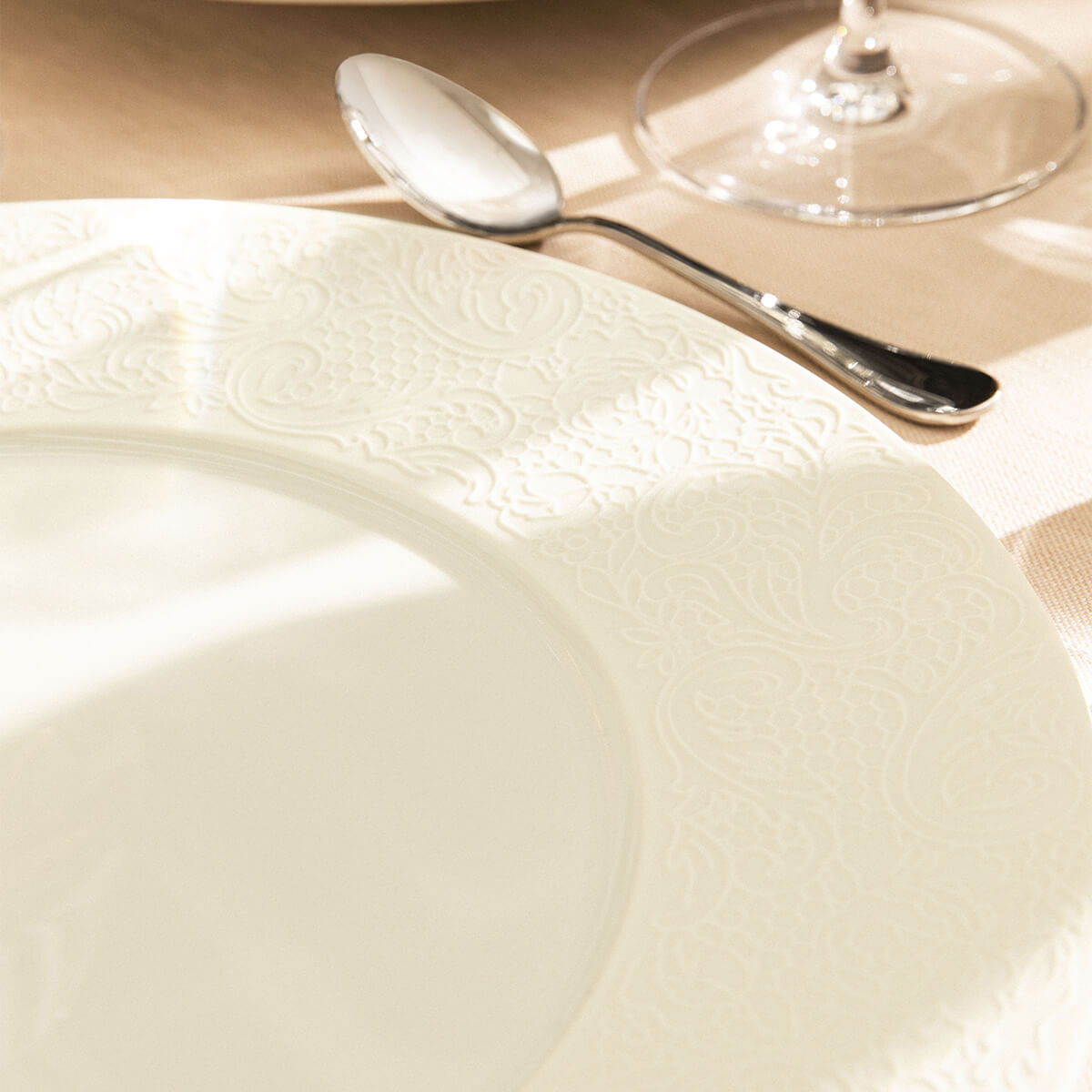 COLLECTION L COUTURE IVORY Presentation plate 32 cm